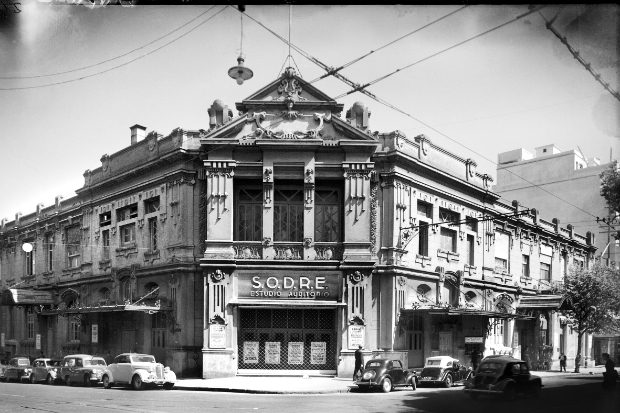 Estudio Auditorio del SODRE. Esquina de las calles Andes y Mercedes. Año 1931 (aprox.). (Foto: Colección Edificios No. 246. Autor: S.d./Sodre).