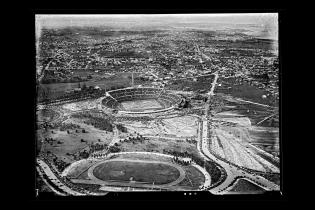 Vista aérea del Estadio Centenario y su entorno, el día de la fi Vista aérea del Estadio Centenario y su entorno, el día de la final del primer Campeonato Mundial de Fútbol. 30 de julio de 1930.