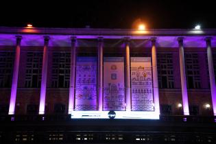 Iluminacion de la fachada dela Intendencia de Montevideo por cam Iluminacion de la fachada dela Intendencia de Montevideo por campaña contra la violencia de genero.