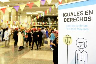 Fiesta de disfraces personas mayores Fiesta de disfraces personas mayores