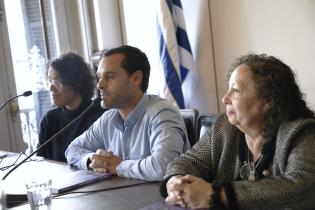 Presentación del libro "Mujeres en Junta" en la Sala Artigas de la Junta Departamental