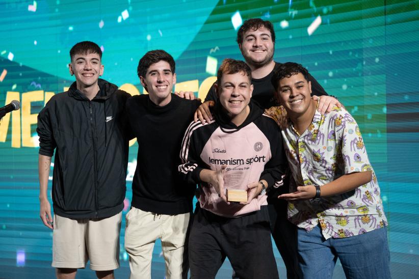 Entrega de menciones de los conjuntos ganadores del Concurso Ofi