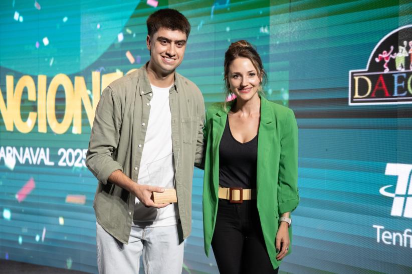 Entrega de menciones de los conjuntos ganadores del Concurso Ofi