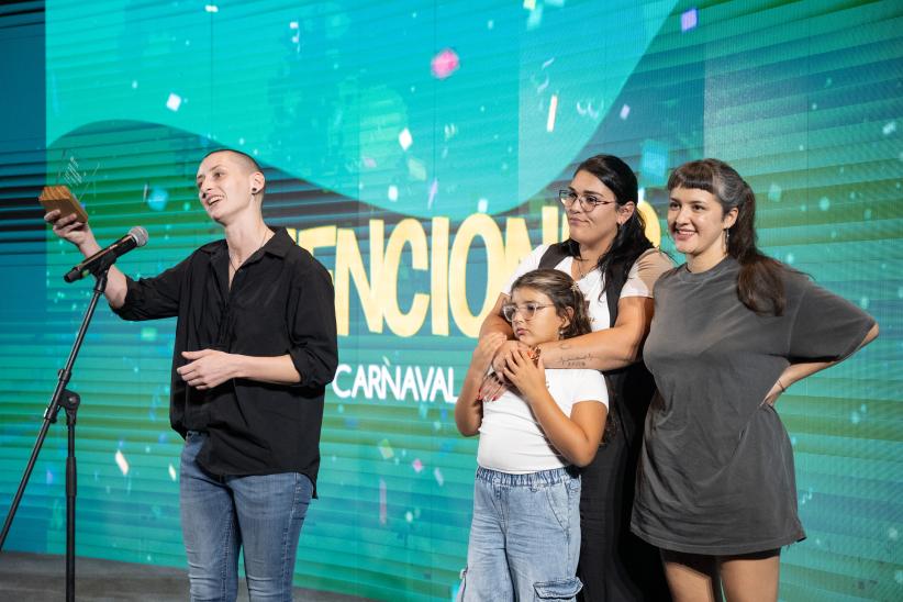 Entrega de menciones de los conjuntos ganadores del Concurso Ofi