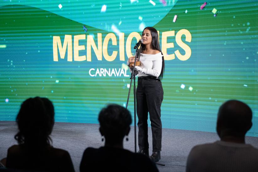 Entrega de menciones de los conjuntos ganadores del Concurso Ofi