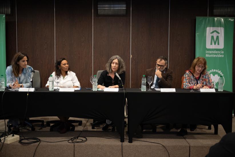 Entrega de certificados a personas migrantes y refugiadas