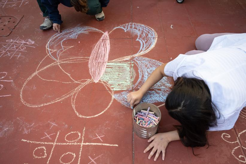 Pintada de mural en Centro Rumbos