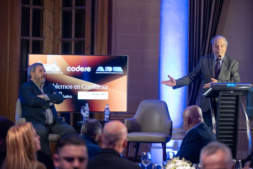 El Intendente Mario Bergara expone en actividad de ADM "Hablemos