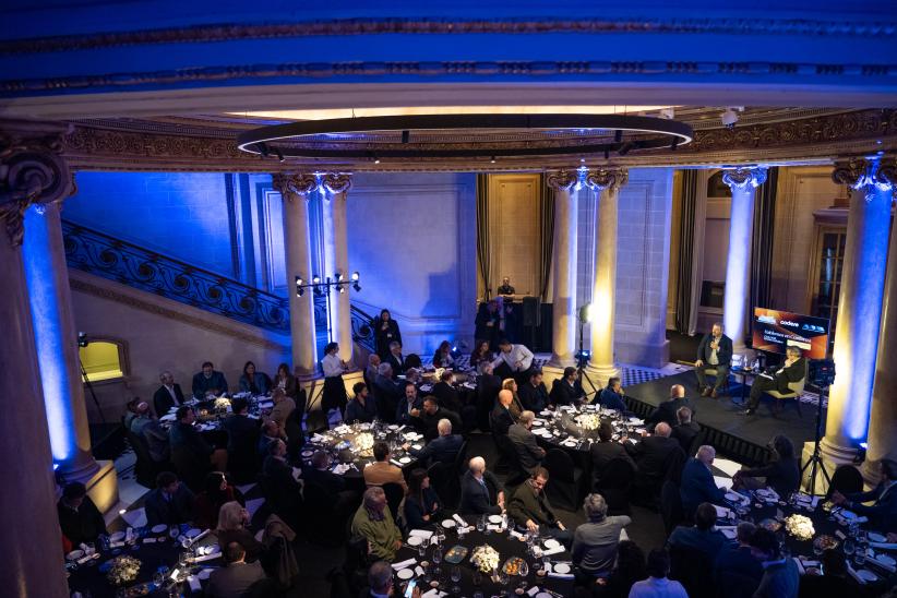 El Intendente Mario Bergara expone en actividad de ADM "Hablemos