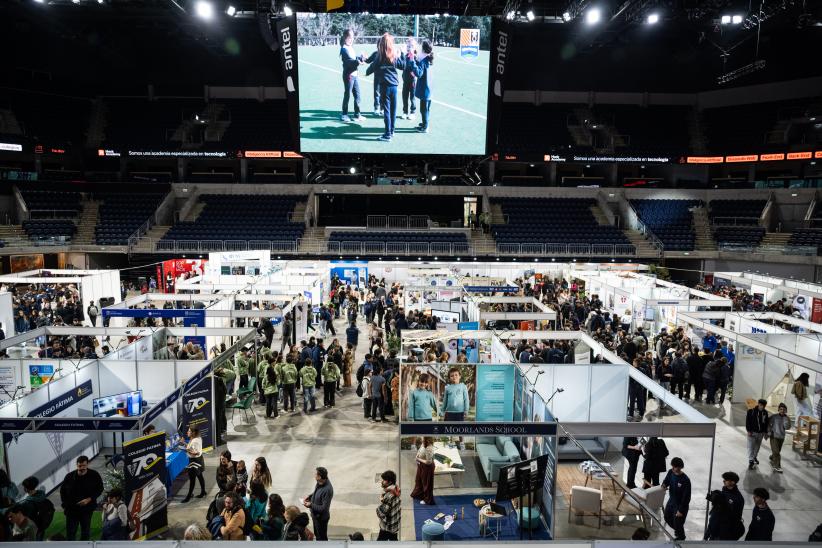 Intendente Mario Bergara, recorre la Expo Educate