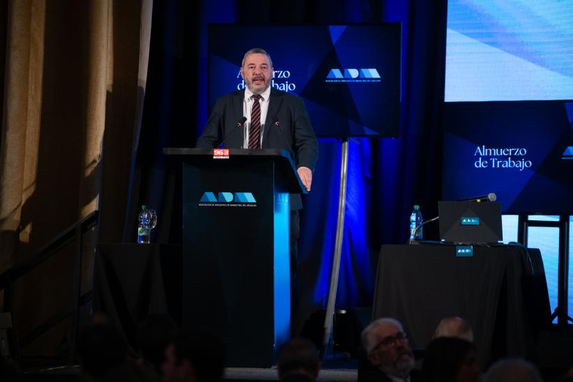 Intendente Mario Bergara participa en almuerzo de ADM