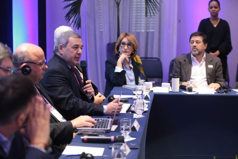 Intendente Bergara participa en Foro de Líderes Locales