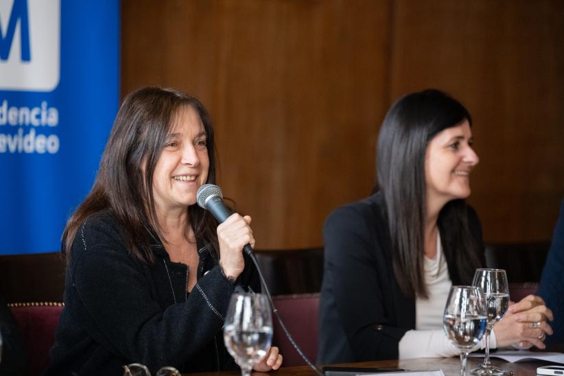      Directora de Desarrollo Urbano, Patricia Roland junto a la Secretaria general Viviana Repetto, durante el lanzamiento del congreso Luxamérica