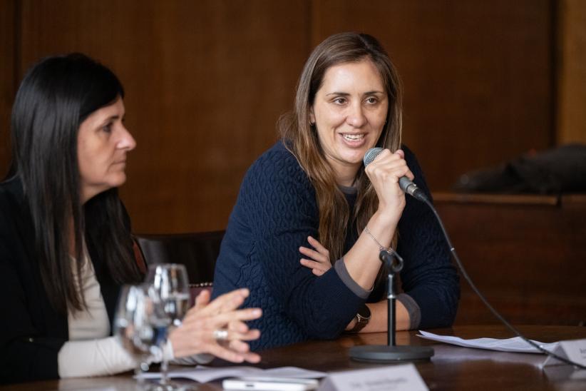 Arquitecta Valeria Acosta junto a la secretaria general Viviana Repetto, durante el lanzamiento del congreso Luxamérica, 7 de noviembre de 2025