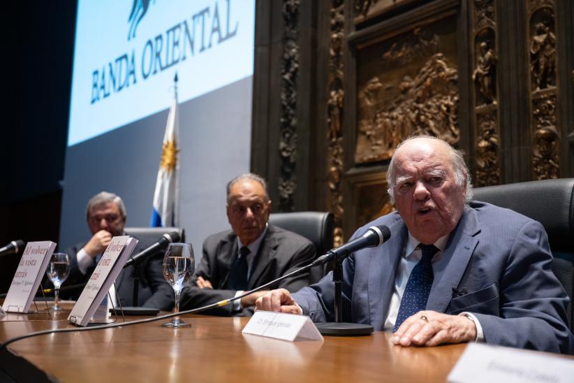 Presentación de libro del contador Enrique Iglesias