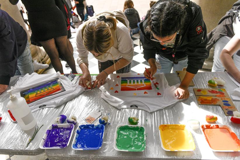 Actividades en el Teatro Solís en el marco del cierre de el Mes de la Diversidad  