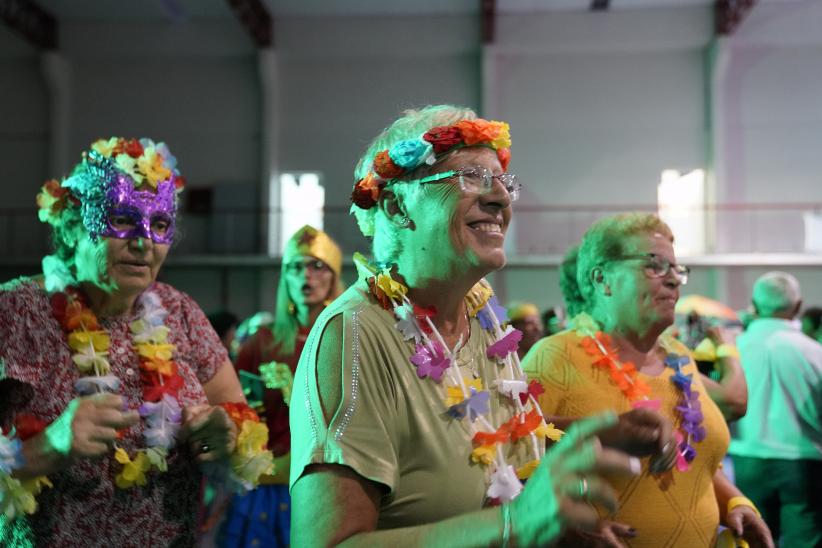 Baile de cierre de las actividades de verano de personas mayores
