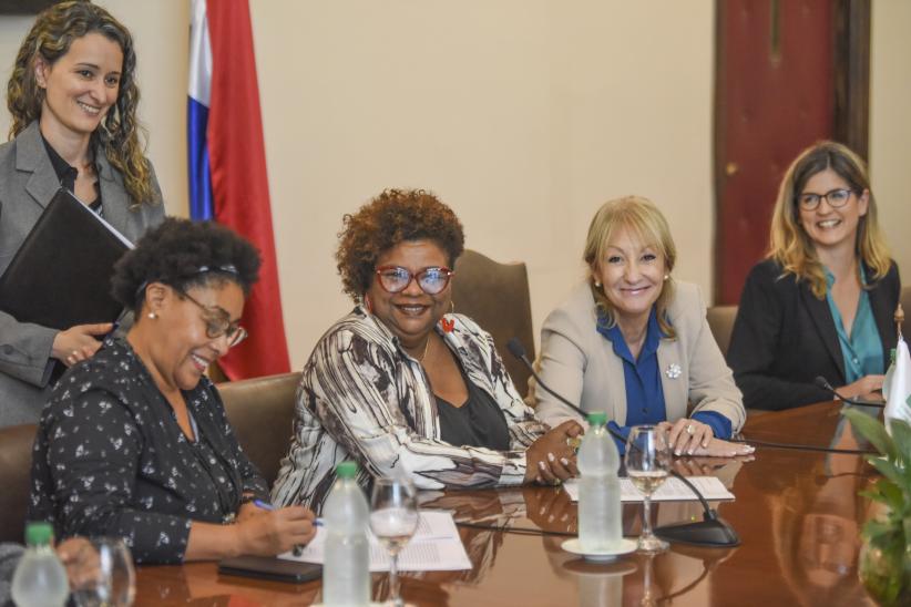 Firma de acuerdo entre la Intendencia de Montevideo y Mundo Afro