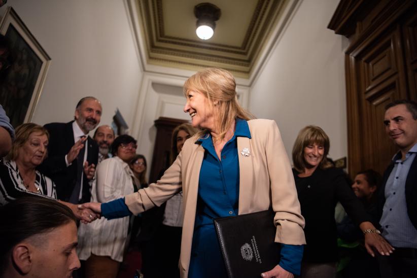 Presentación de escrito de la Intendenta Carolina Cosse al Senado de la República
