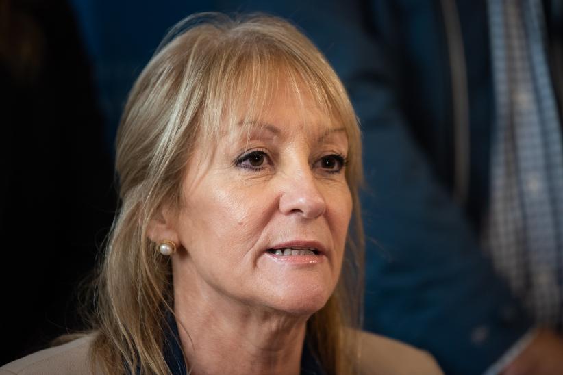Presentación de escrito de la Intendenta Carolina Cosse al Senado de la República