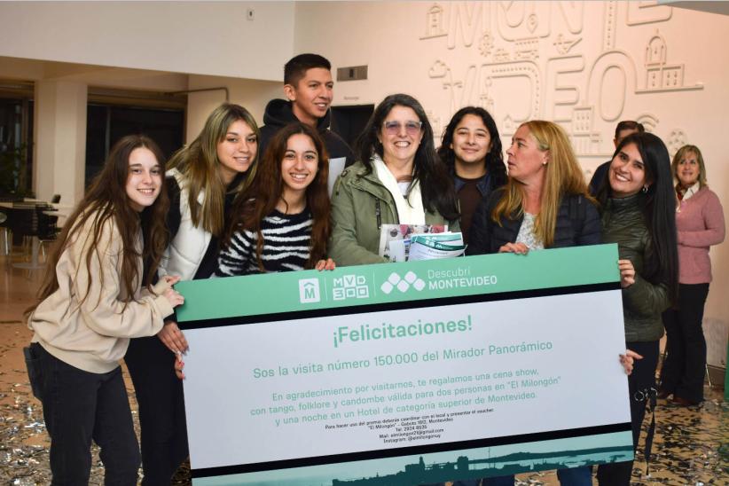 Visitante número 150.000 en el mirador panorámico 