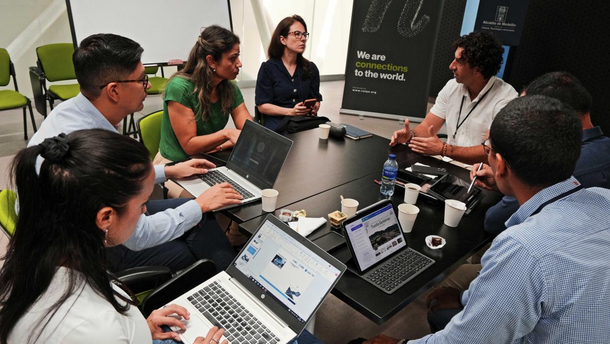 Montevideo LAB en el hub de ciudades Montevideo LAB en el hub de ciudades