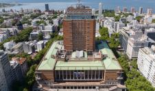 Vista aérea de la fachada de la Intendencia de Montevideo