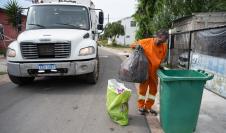 Servicio de recolección de residuos puerta a puerta en barrio Bajo Valencia