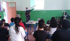 Charla de seguridad vial en la organización La Escuela, barrio Los Bulevares