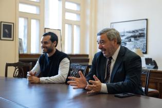 Intendente Mario Bergara, junto al director de Asesoría de Desarrollo Municipal y Participación, Claudio Visillac durante la reunión con la alcaldesa del Municipio E, Mercedes Ruiz