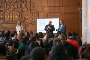 Intendente Mario Bergara, saluda a las y los participantes del p
