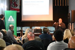 Taller con concejos vecinales y comisiones barriales  en el  CCZ