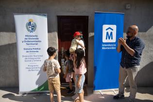 Entrega de viviendas a dos familias en Juventud 14, en el marco 