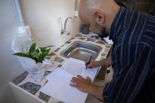 Entrega de viviendas a dos familias en Juventud 14, en el marco 