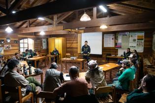 Taller teórico con bomberos sobre prevención de incendios en c
