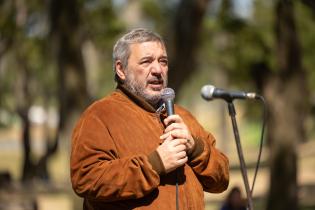 Entrega de contenedores en casco del Cerro, por inicio de progra