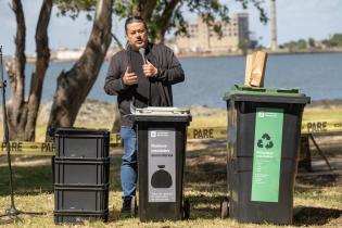 Entrega de contenedores en casco del Cerro, por inicio de progra