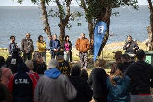 Entrega de contenedores en casco del Cerro, por inicio de progra