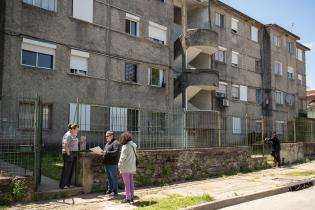 Entrega de contenedores en casco del Cerro, por inicio de progra