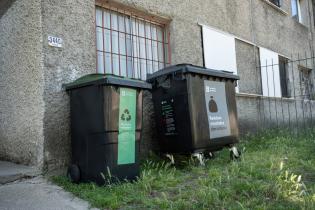 Entrega de contenedores en casco del Cerro, por inicio de progra