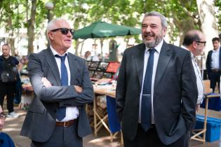 MB recorrida por plaza Matriz con Ministro del Interior Carlos N