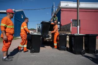  Entrega de contenedores en municipios A y G