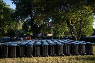 Entrega de contenedores en municipio G