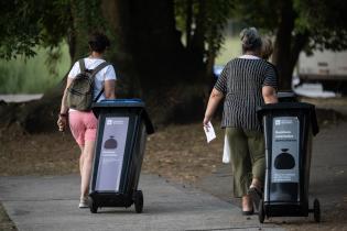 Entrega de contenedores en municipio G