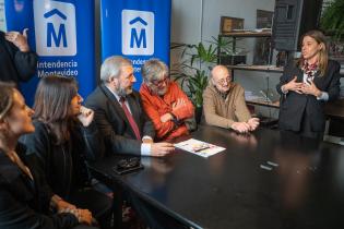 Firma de convenio entre la IM y equipo de película "Pueblo chic