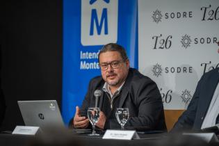 Director de Desarrollo Ambiental, Leonardo Herou, durante firma de acuerdo con MEC para impulsar cambio cultural en relación con el ambiente y la gestión de residuos