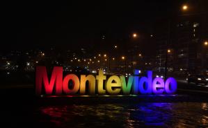 Letras de Montevideo iluminado por el día del orgullo Lgbtiq+