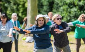 Clase de gimnasia para personas mayores en el Espacio Barradas, 5 de octubre de 2022
