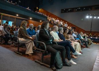 Entrega de menciones de los conjuntos ganadores del Concurso Ofi