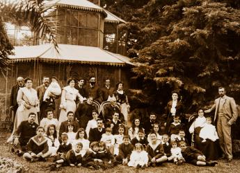 Familia de Carlos de Castro e Isabel Caravia, incluido su yerno Pedro Figari, en la Quinta de Castro. Montevideo, 1900 (aprox.)